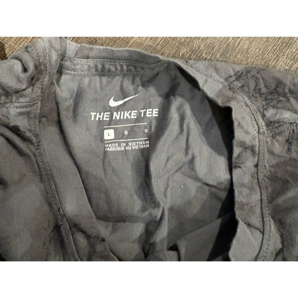Nike - Picture 3 of 3